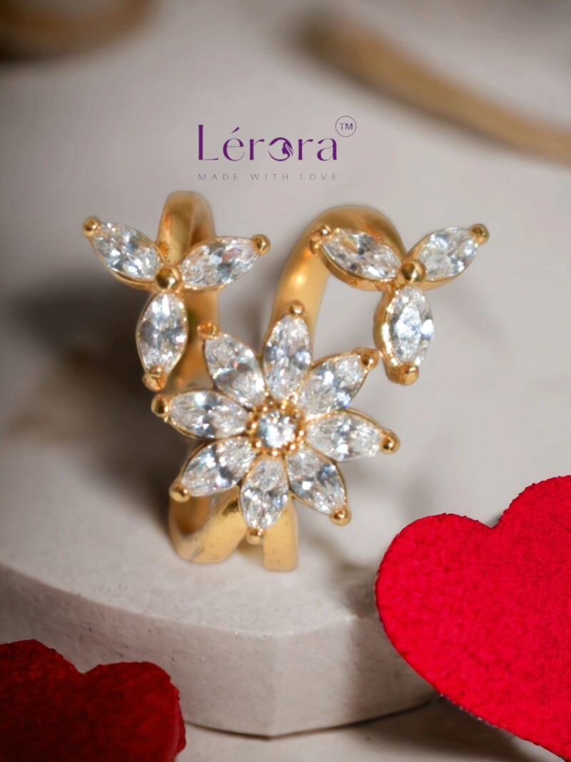 Three flower patterned finger ring