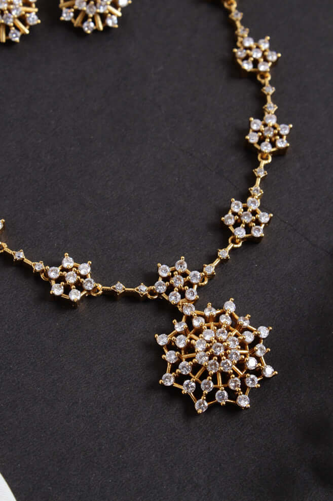 Lerora - Amazing Diamond Look alike Necklace - Lerora