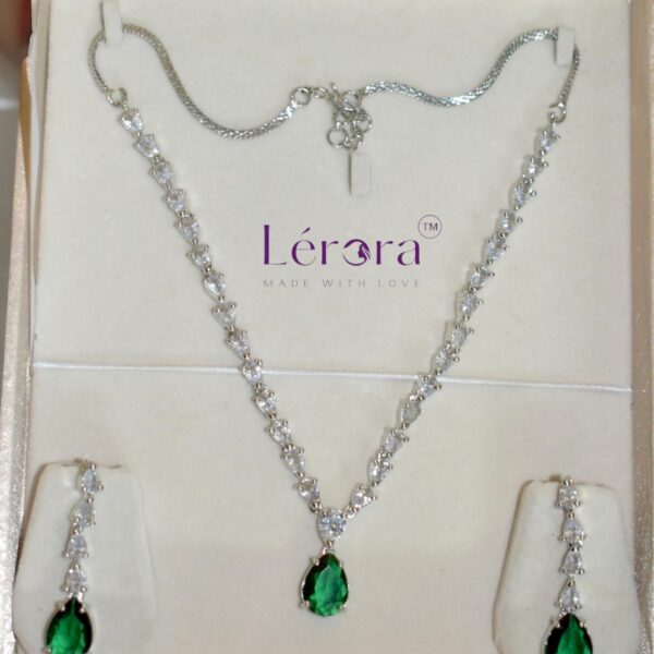 Lerora - Janhvi Dazzling AD Necklace for Girl and Women. Emerald. LJ17