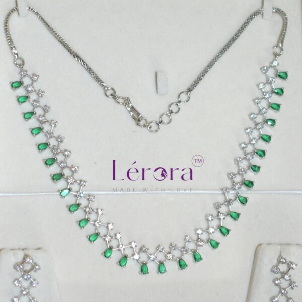 Lerora - Stunning Eye Catching Jewelry for Girl/Women. Emerald/Green. LJ17