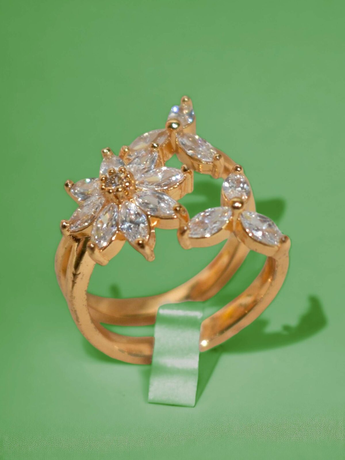 Lerora - Romana 18K Gold Three Star Ring for Queen-New Arrival. LJ17