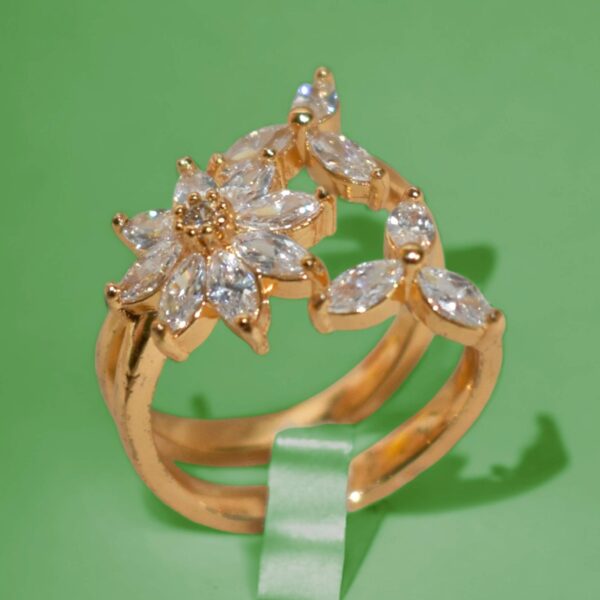 Lerora - Romana 18K Gold Three Star Ring for Queen-New Arrival. LJ17