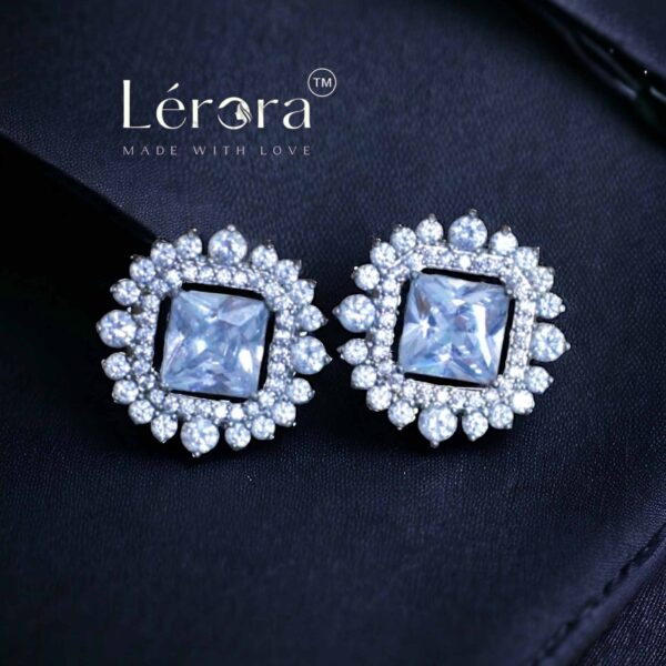 LERORA Pair of Clear Crystal Earring .14K white gold. LJE1