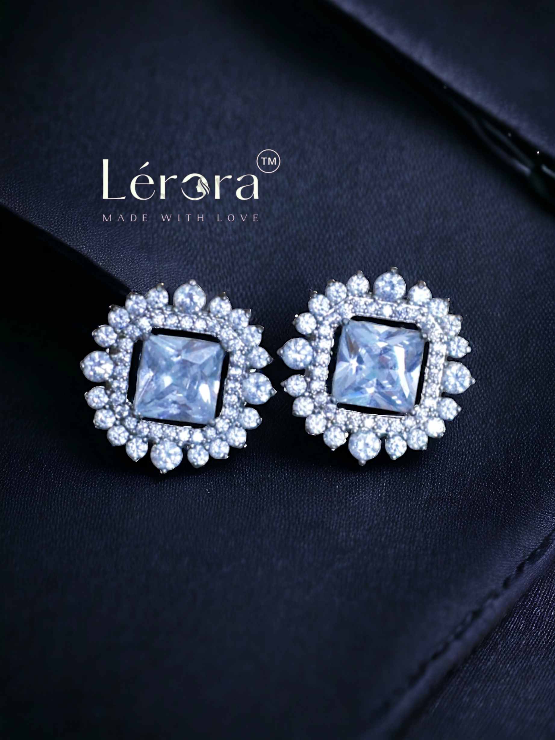 LERORA Pair of Clear Crystal Earring .14K white gold. LJE1