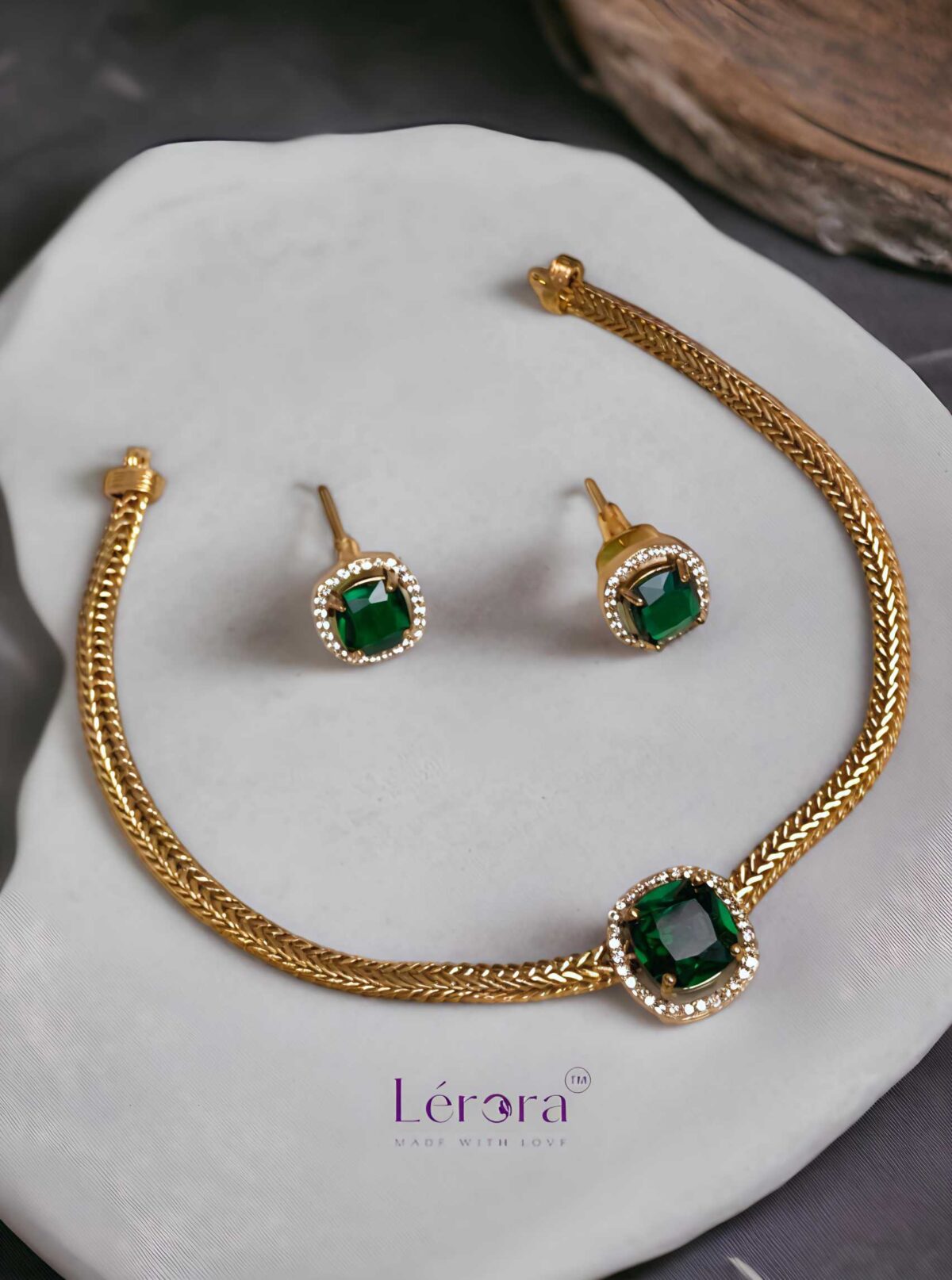 Lerora – Ultimate Premium Quality AD Elegant Simple Necklace. Emerald LJ8